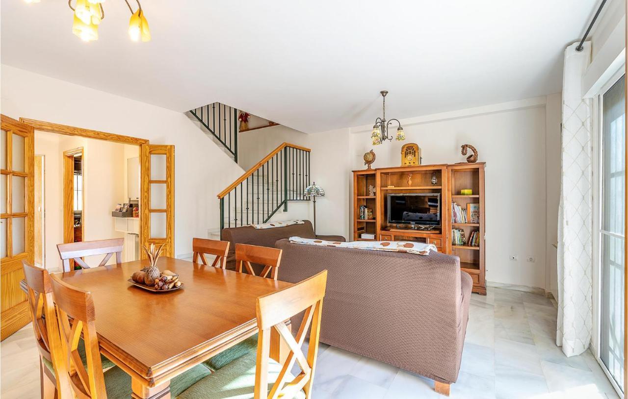 Awesome home in Cenes de la Vega with Outdoor swimming pool, WiFi&3 Bedrooms Buitenkant foto