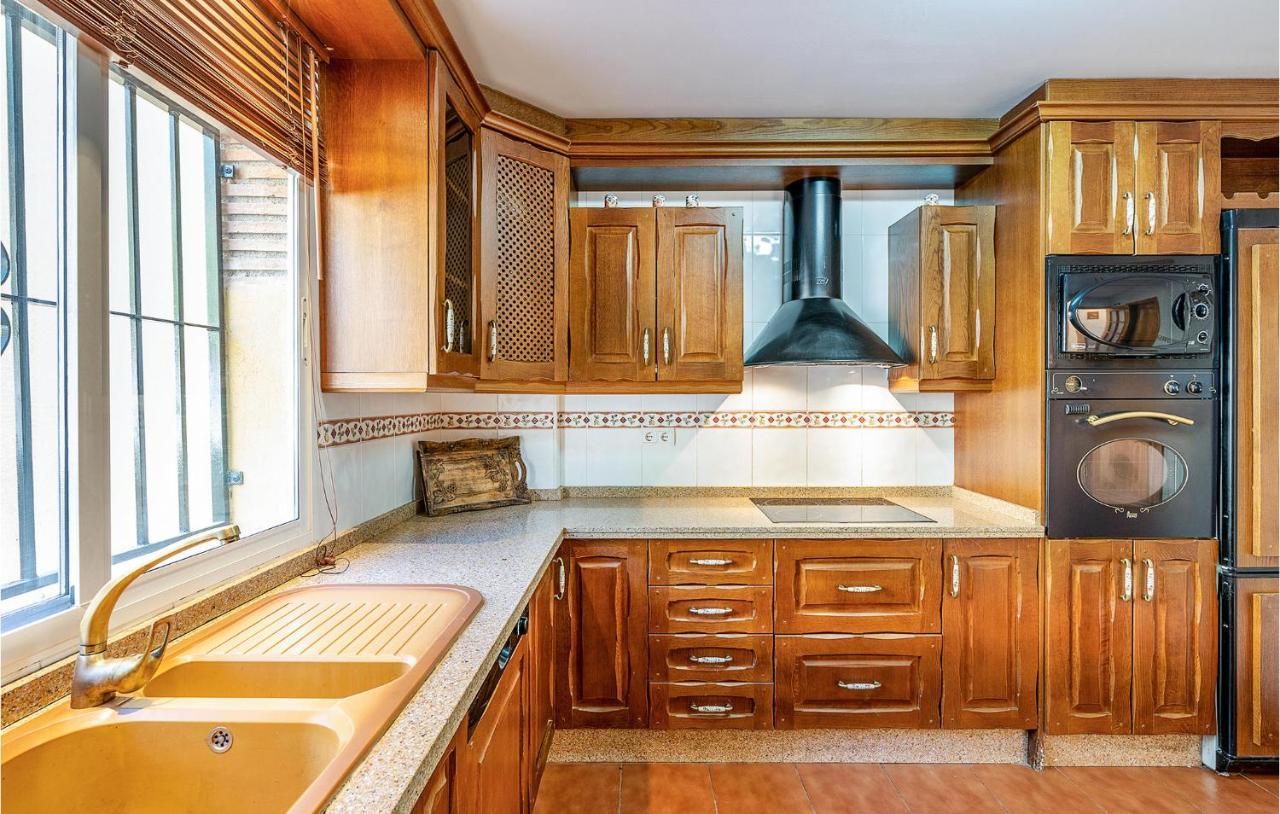 Awesome home in Cenes de la Vega with Outdoor swimming pool, WiFi&3 Bedrooms Buitenkant foto